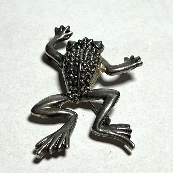 Silver Tone Frog Brooch Pin With Textured Back - Picture 1 of 4
